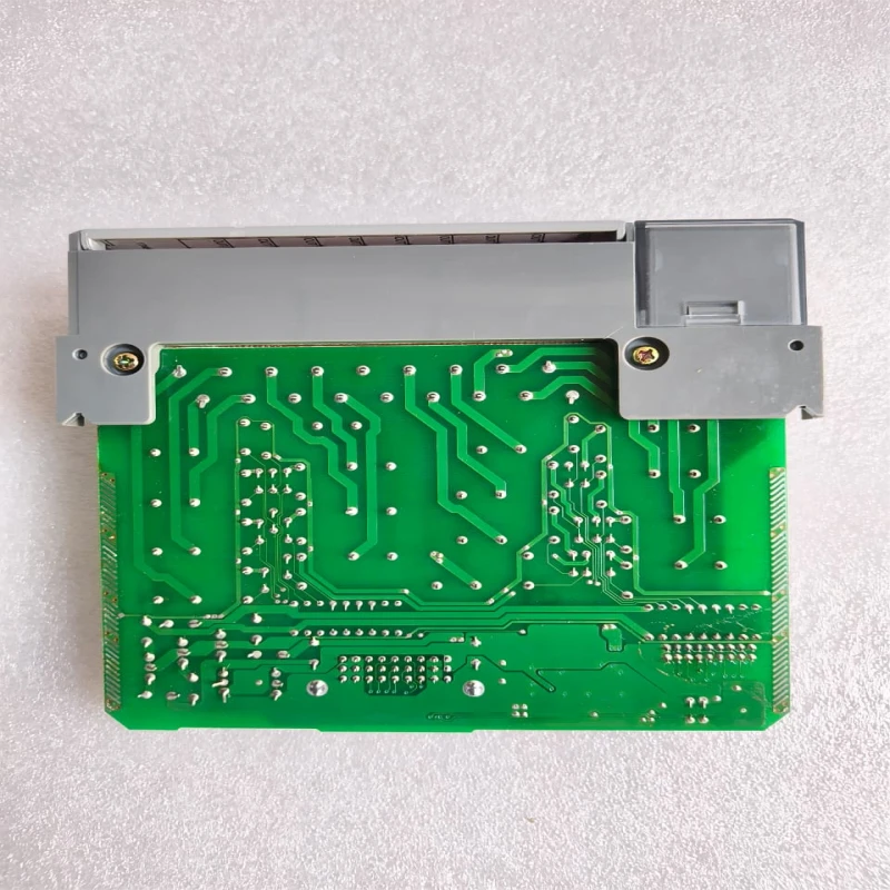 Allen-Bradley 1746-OB16 SLC 500 16-Point 24V DC Source Output Module thumbnail 7052